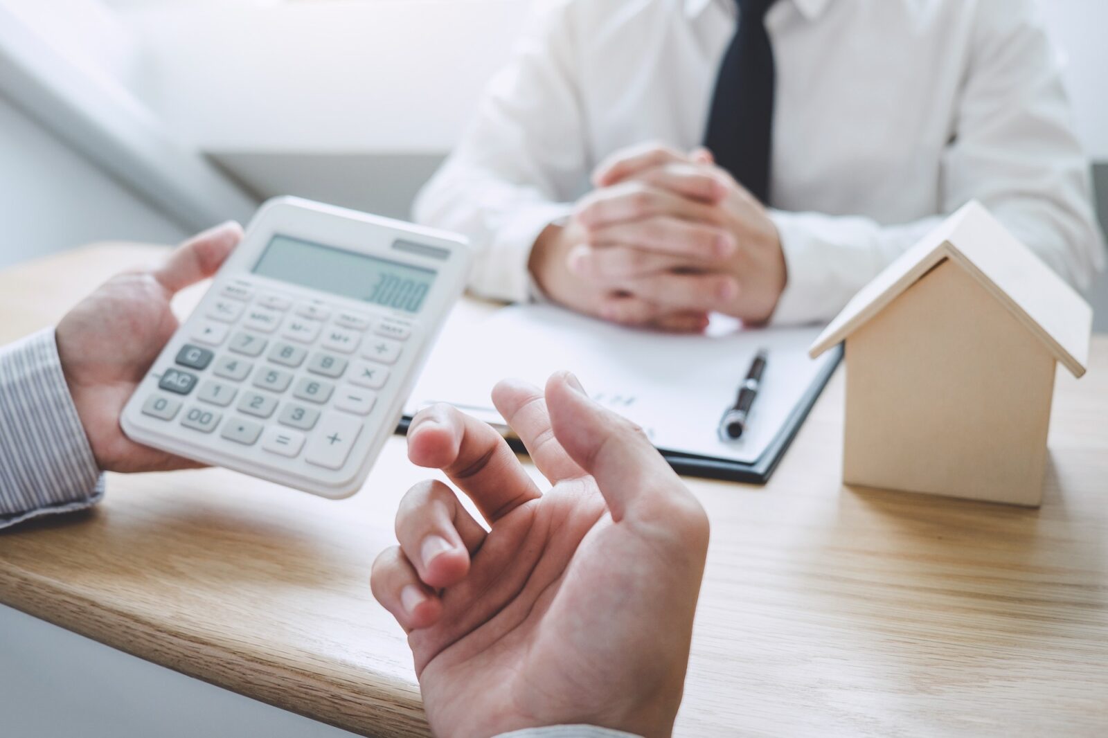 How Much Time After Selling a House to Buy a New One and Avoid Tax Penalties?
