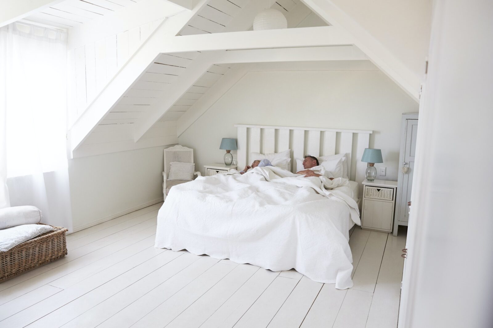 10 Simple And Airy Bedroom Ideas With Stylish Interiors
