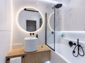 10 Small But Elegant Bathroom Design Ideas That Won't Make You Feel Claustrophobic