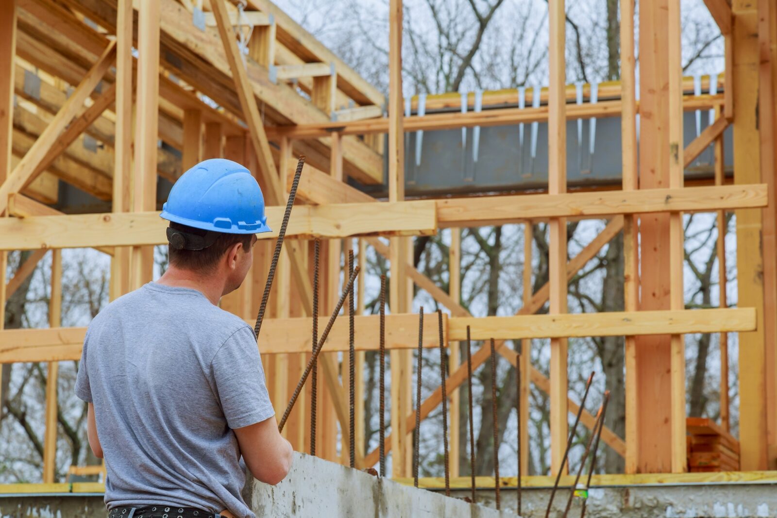 Building a dream home captivates many people's hearts and imaginations. While pre-built homes are convenient, nothing beats the one-of-a-kind beauty and personal touch of a custom-built home.