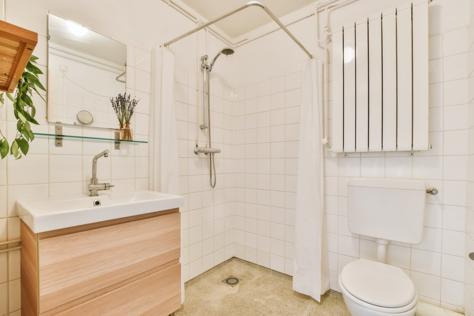7 Clean Minimalist Bathroom Ideas With Neutral Tiles And White Vanity And Bathtub