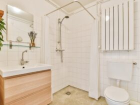 7 Clean Minimalist Bathroom Ideas With Neutral Tiles And White Vanity And Bathtub