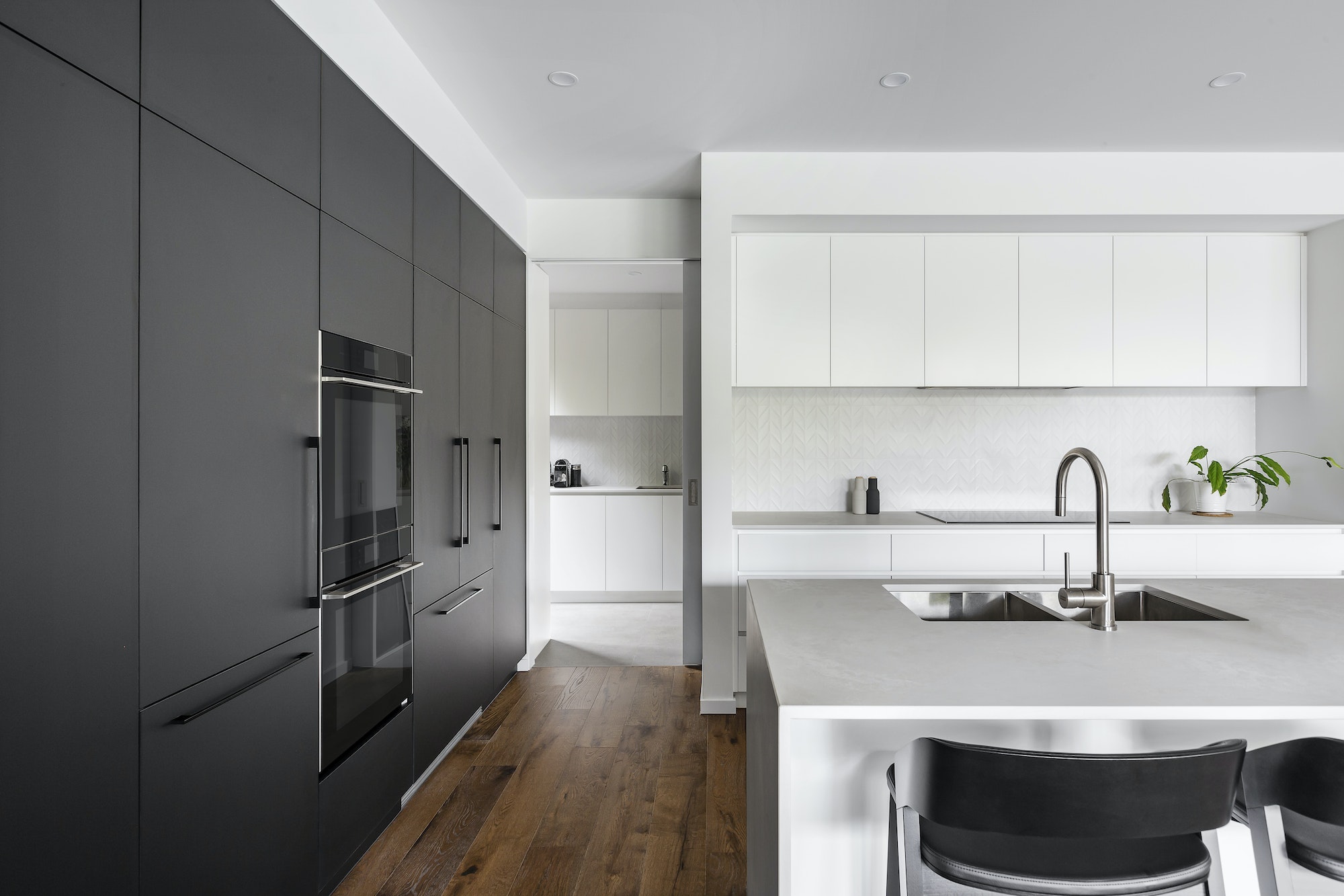 10 Ultra-Modern And Shiny Kitchen Design Ideas To Inspire You
