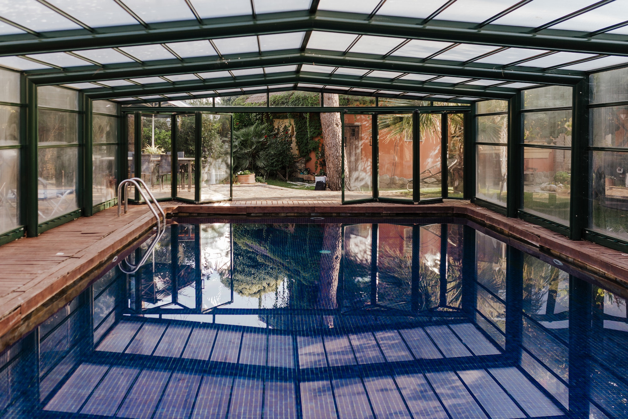 8 Splashy Indoor Swimming Pool Ideas That Can Be Enjoyed Any Time