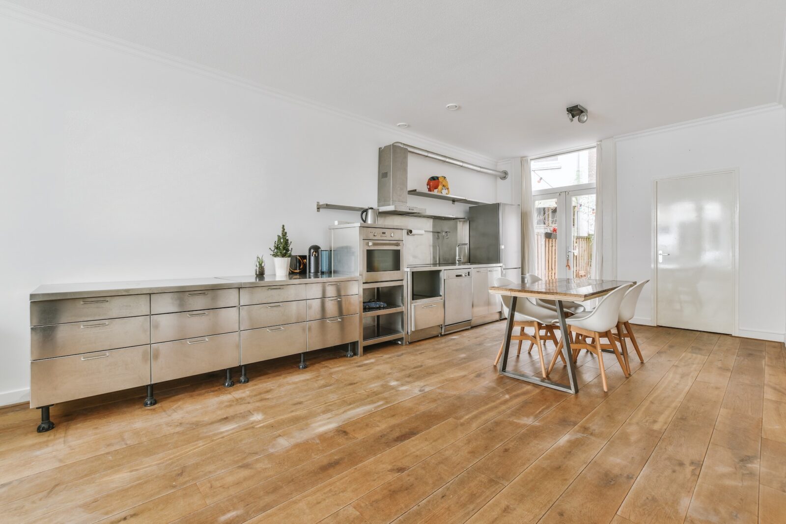 Spacious open plan kitchen and living room