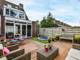 10 Modern Backyard Ideas with Swimming Pool And Adjacent Lounge Area