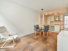 8 Cozy And Airy Dining Room Ideas with Round Table Perfect for Small Space