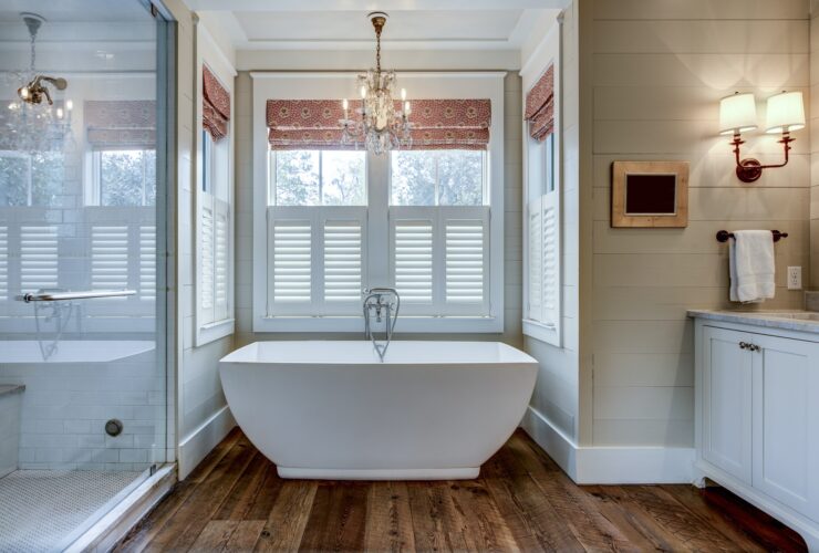 10 Neutral Airy Bathroom Design Ideas with Bathtub