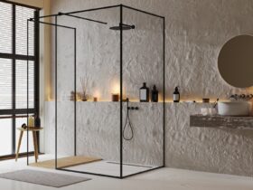 7 Minimalist Bathroom Ideas In Neutral Walls And Large Shower Space In Glass