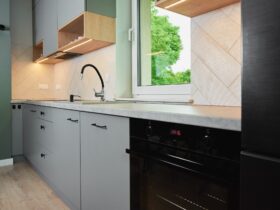 When it comes to choosing new countertops, two of the most popular options are granite and quartz. Both natural stone materials are prized for their elegant beauty and renowned durability.