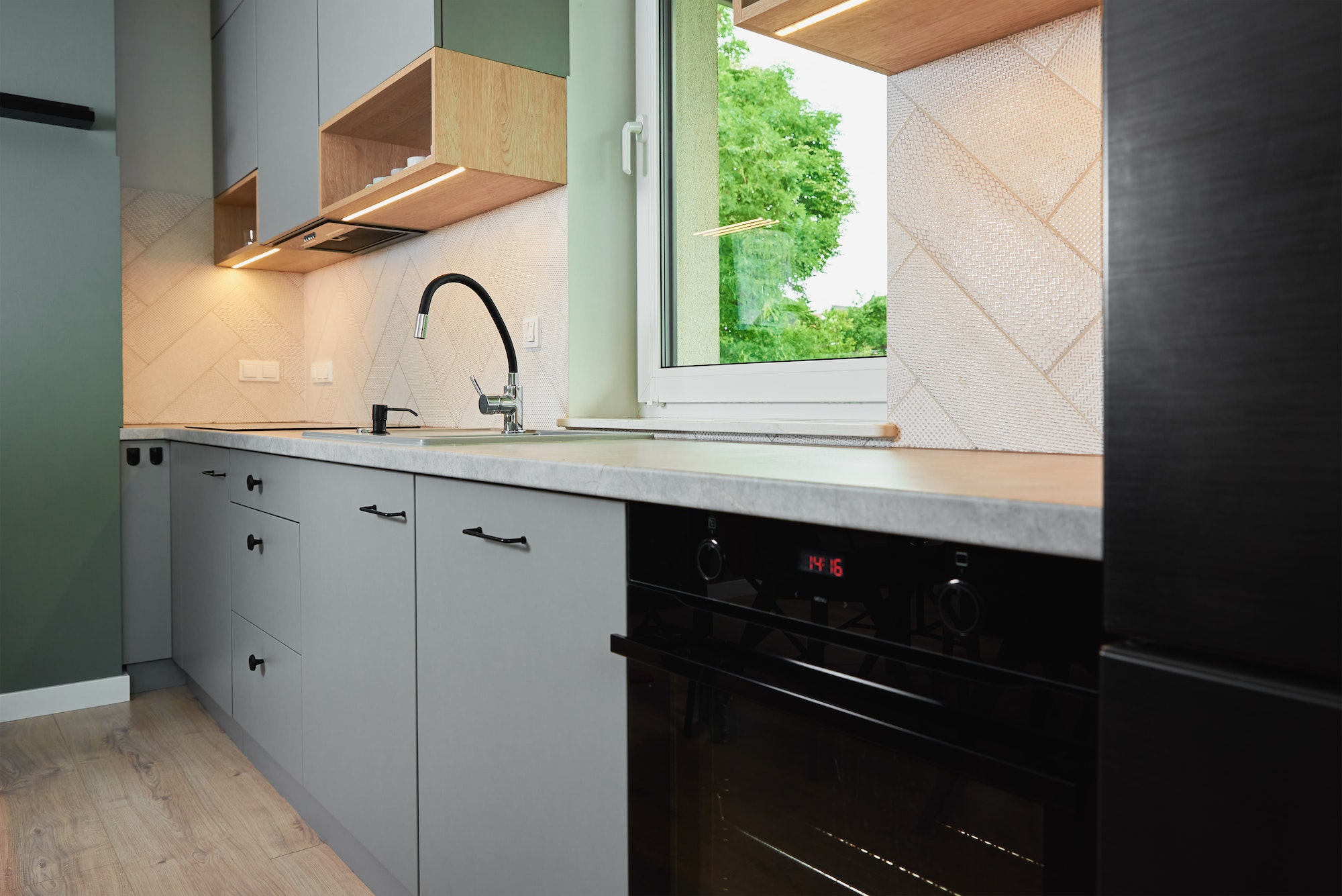 When it comes to choosing new countertops, two of the most popular options are granite and quartz. Both natural stone materials are prized for their elegant beauty and renowned durability.