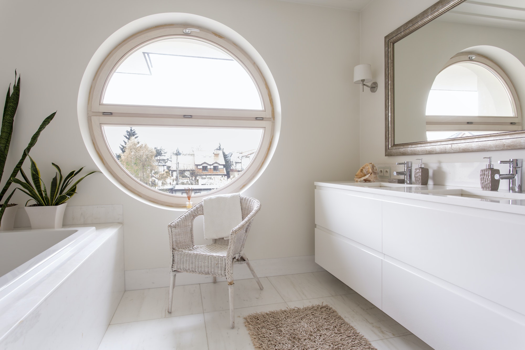 10 White Bathroom Designs In Minimalist Style with Tons of Natural Lights Just Like A True Oasis