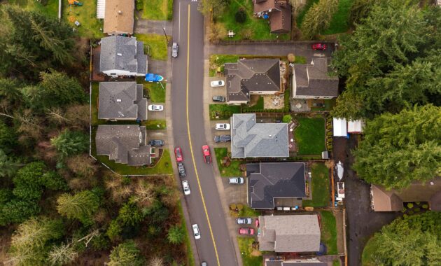 Aerial view of suburban street in Everett, Washington