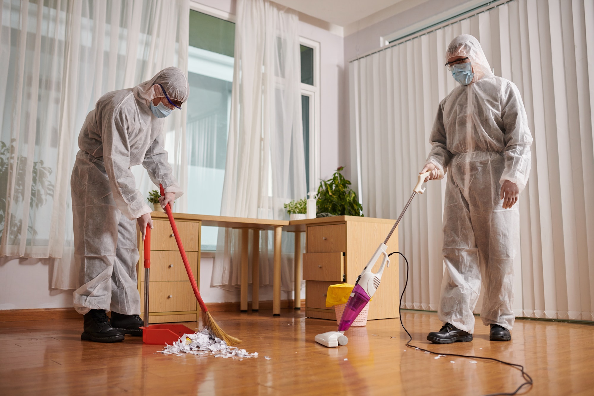 Cleaners Desinfecting Floor