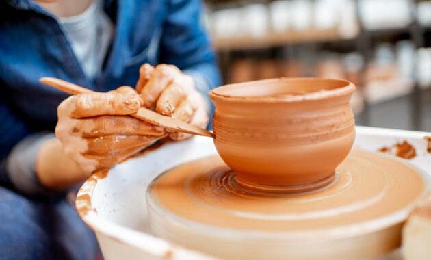 Making jug no the pottery wheel
