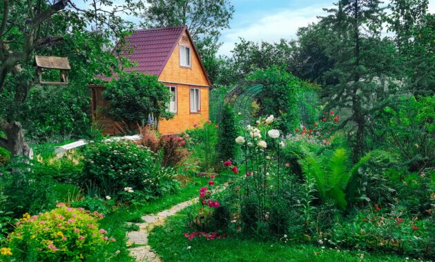 How to Create a Beautiful Garden That Complements Your Home