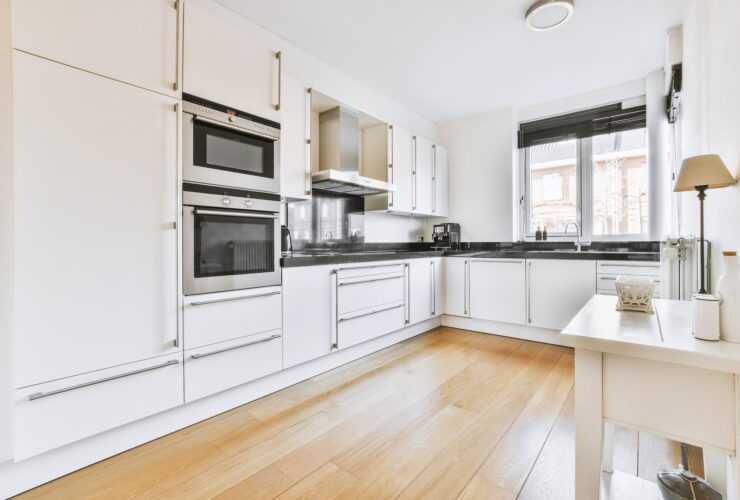 White kitchen cabinets with