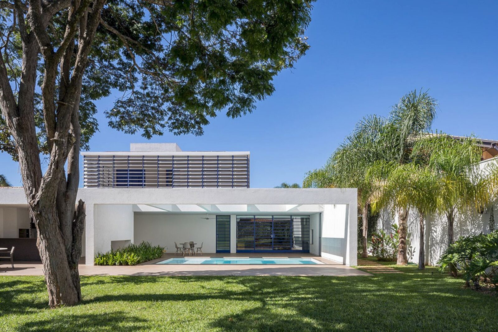 Lanternim House 23