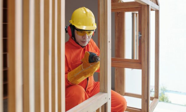 Construction Worker Building Timber Frame 2021 12 09 05 02 21 Utc