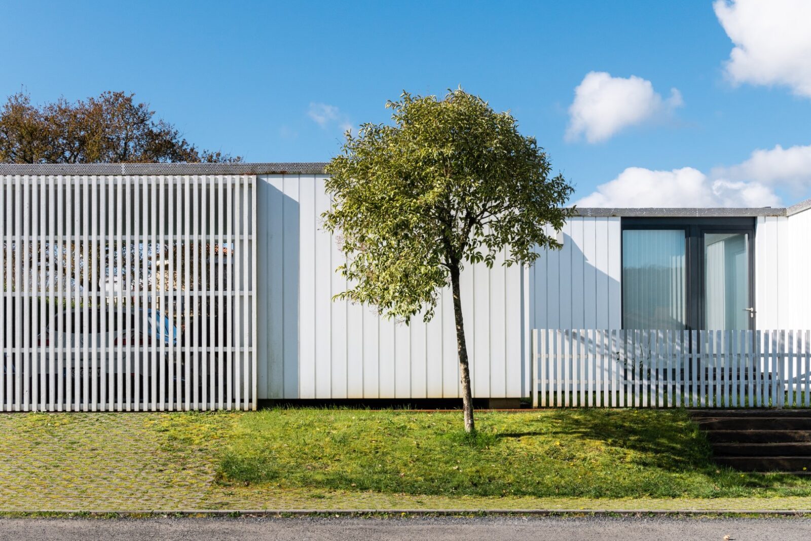 External View Of Modern Family House 2022 12 16 11 12 43 Utc