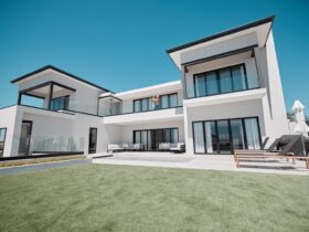 House Property And Elderly Couple On A Balcony R 2022 12 17 08 44 45 Utc