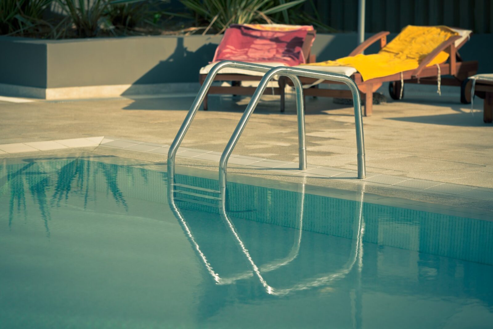 Ladder Of A Swimming Pool 2021 10 20 03 34 17 Utc