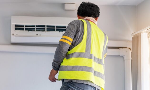 Man Technician Maintenance Air Conditioner Indoors 2022 11 07 22 08 01 Utc