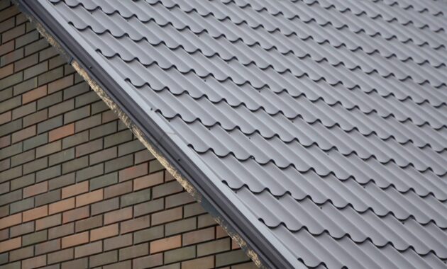 Modern Brown Roof Made Of Painted Metal Corrugate 2022 11 14 16 02 11 Utc