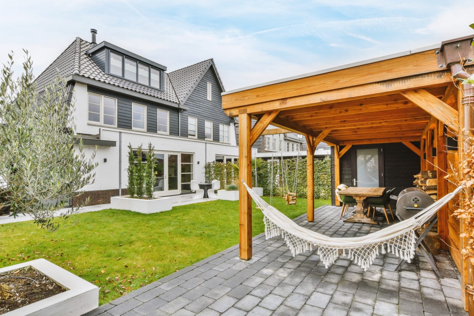 Neat Patio With Sitting Area 2022 10 25 23 06 52 Utc
