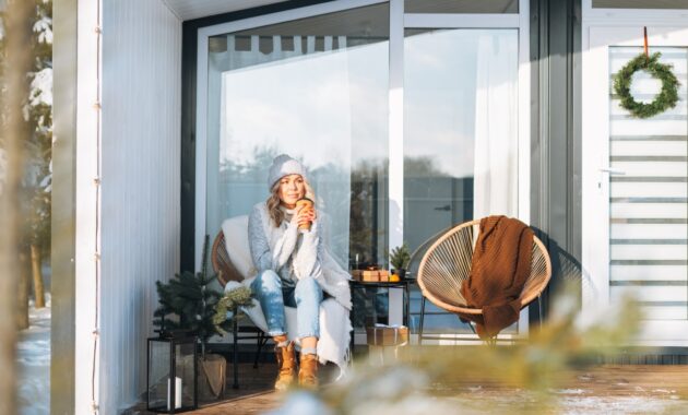 Smiling Woman With Blonde Hair In Winter Clothes W 2022 11 24 18 00 38 Utc