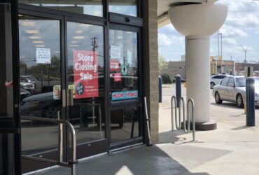 Store Front Signs Of Closing 2022 11 01 09 26 41 Utc