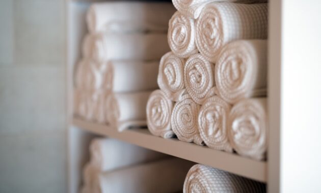 White Clean Towels In Spa Massage Room 2021 08 26 17 32 15 Utc