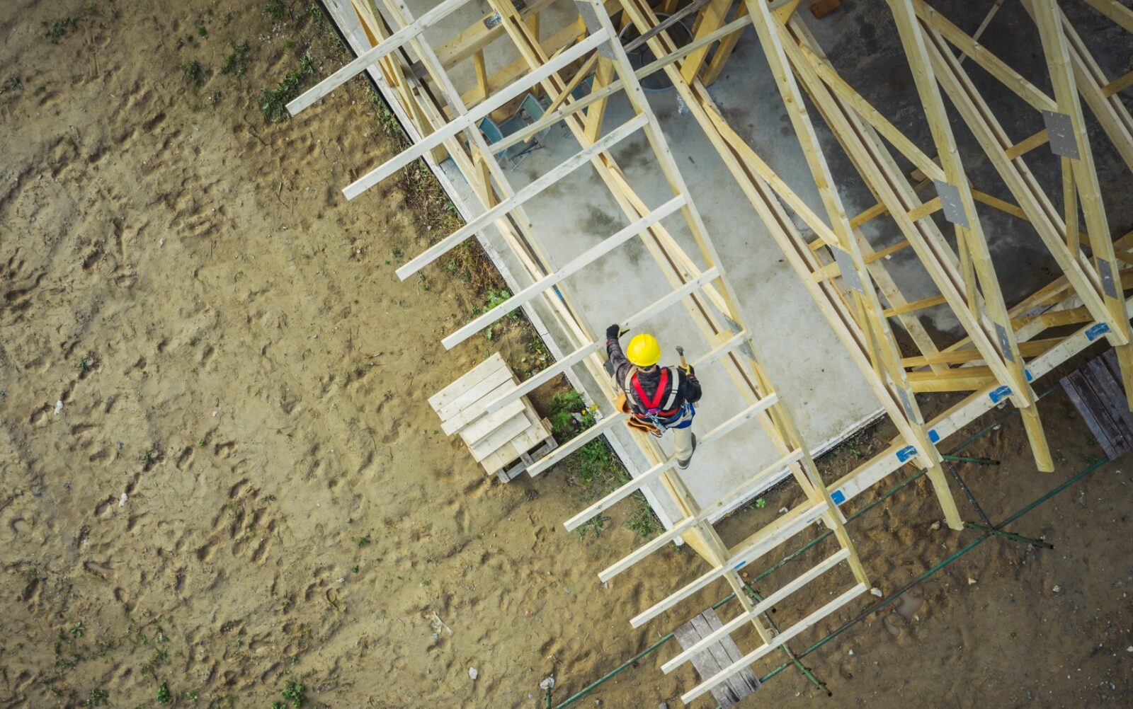 Contractor Building House Roof 2022 12 16 11 50 29 Utc