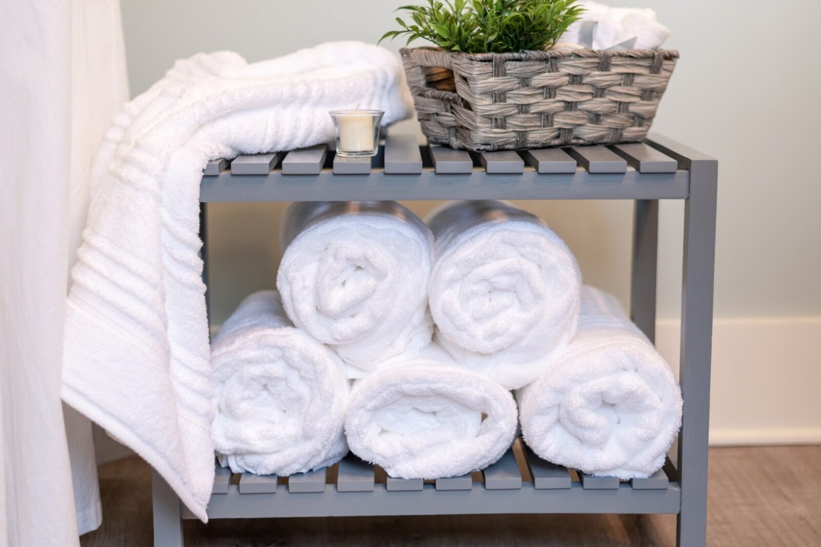 Fluffy White Towels 2022 11 07 04 00 33 Utc