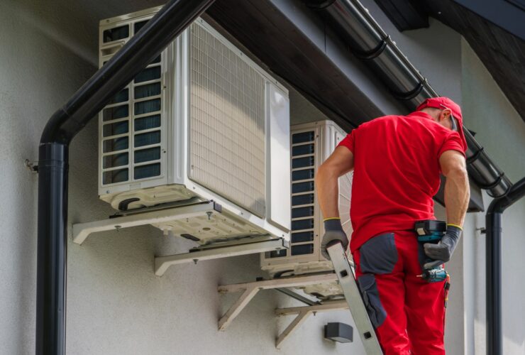 Heating And Cooling Technician Performing Schedule 2022 11 01 04 59 29 Utc