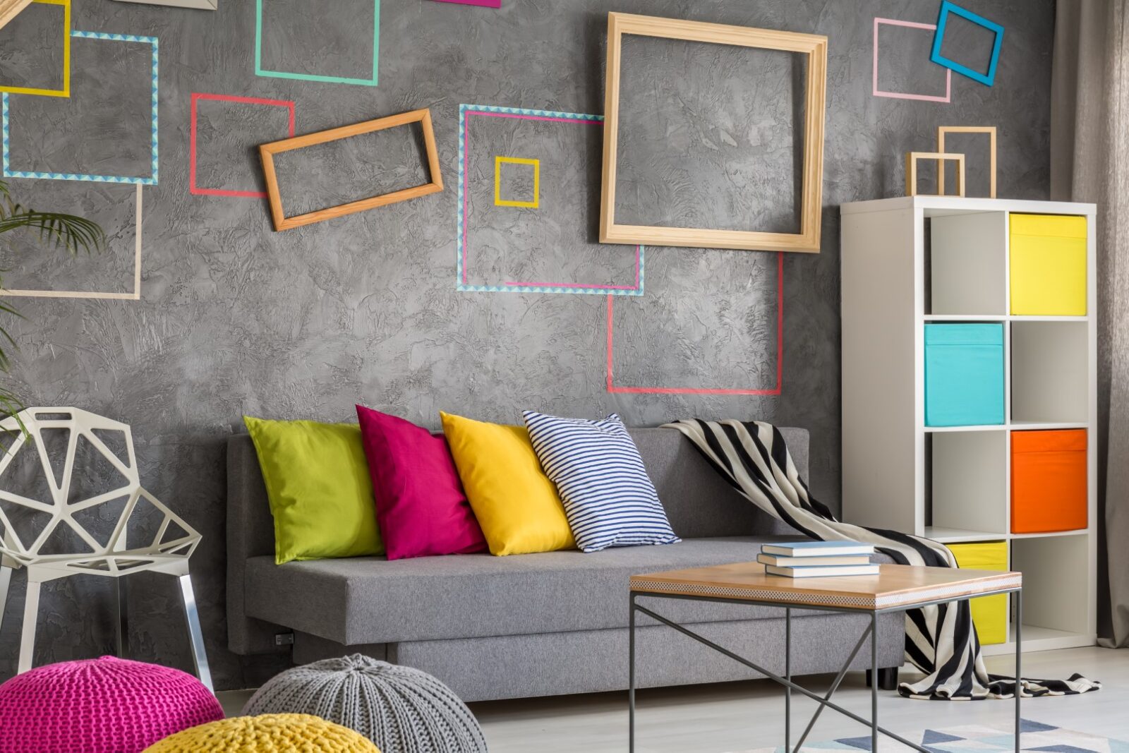 Living Room With Concrete Wall 2021 08 26 15 44 01 Utc