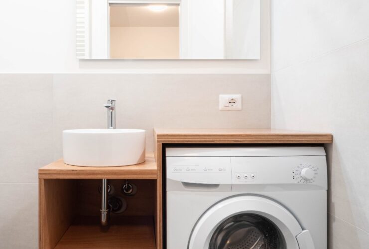 Modern Laundry Room With Washing Machine Small Ba 2023 01 04 00 43 56 Utc