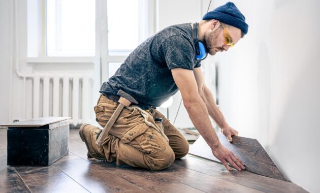 A Male Worker Puts Laminate Flooring On The Floor 2022 01 11 04 18 58 Utc