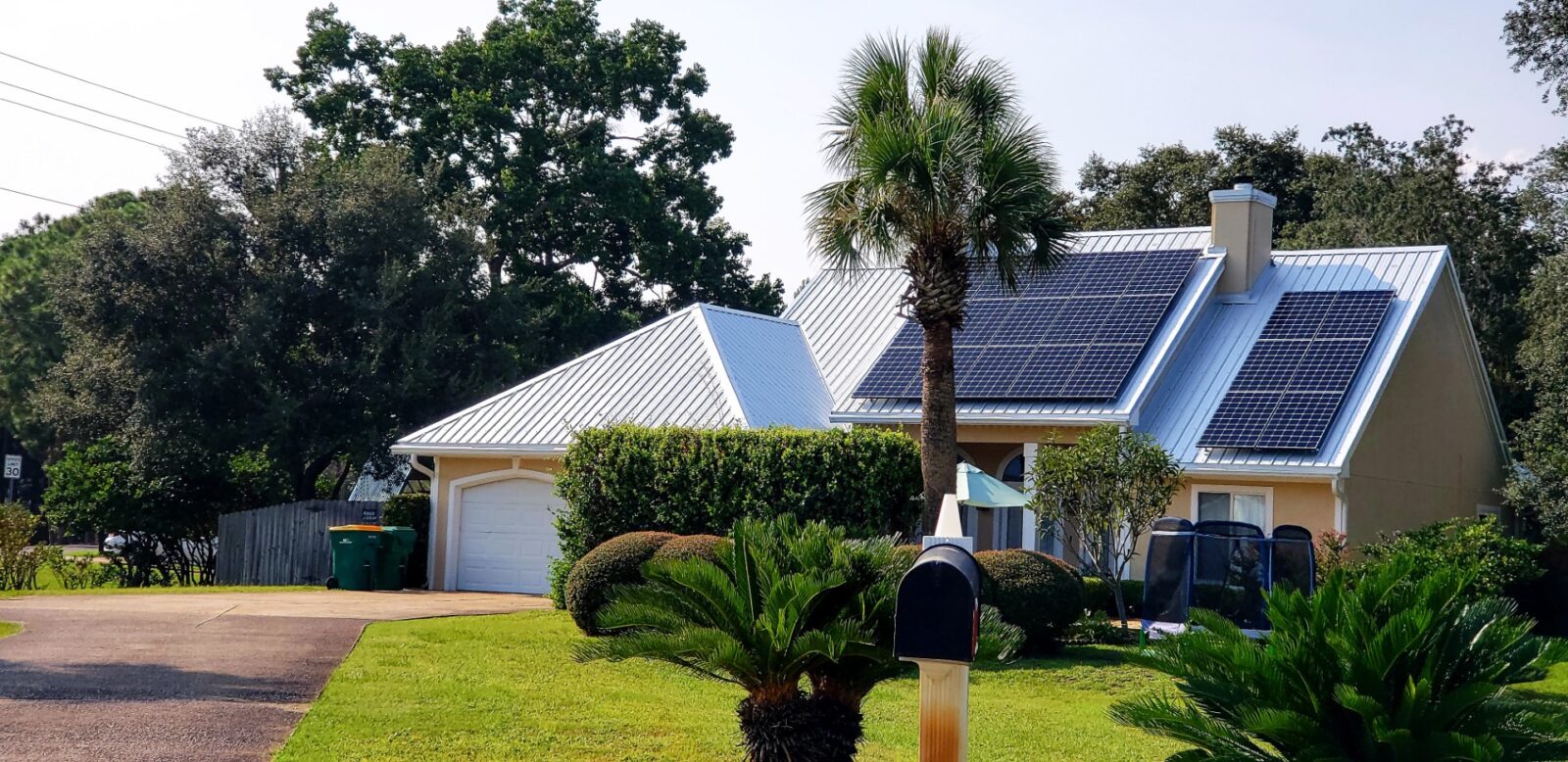 Beach House With Solar Panels On Rooftop For Energ 2022 11 12 09 51 52 Utc