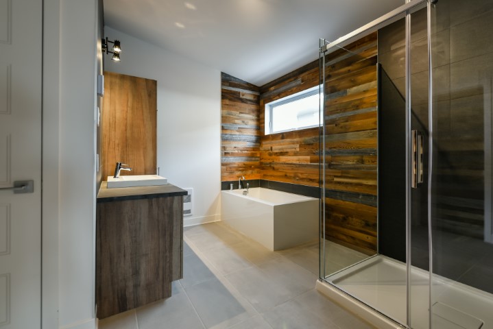 Modern Bathroom With Barn Wood General View 2023 11 27 05 23 45 Utc