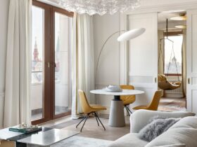 A Bright And Elegant Moscow Apartment With Golden Accents 16