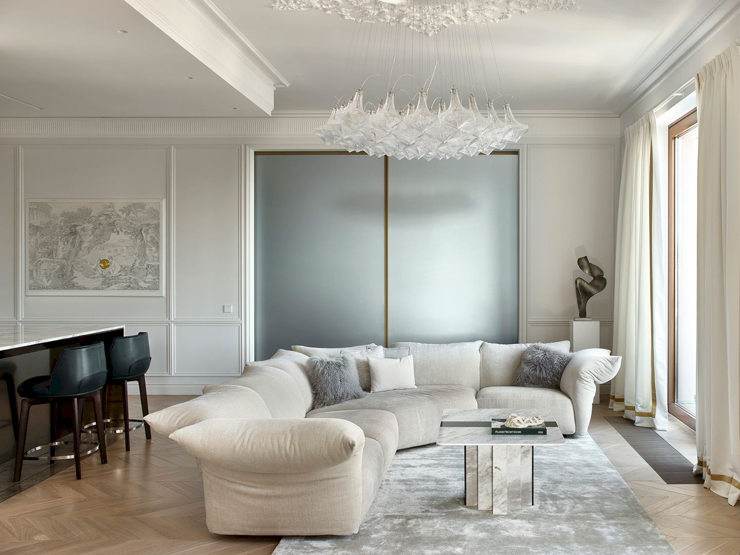 A Bright And Elegant Moscow Apartment With Golden Accents 19