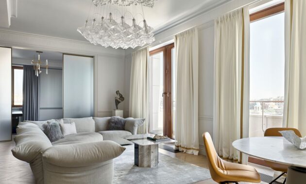 A Bright And Elegant Moscow Apartment With Golden Accents 22