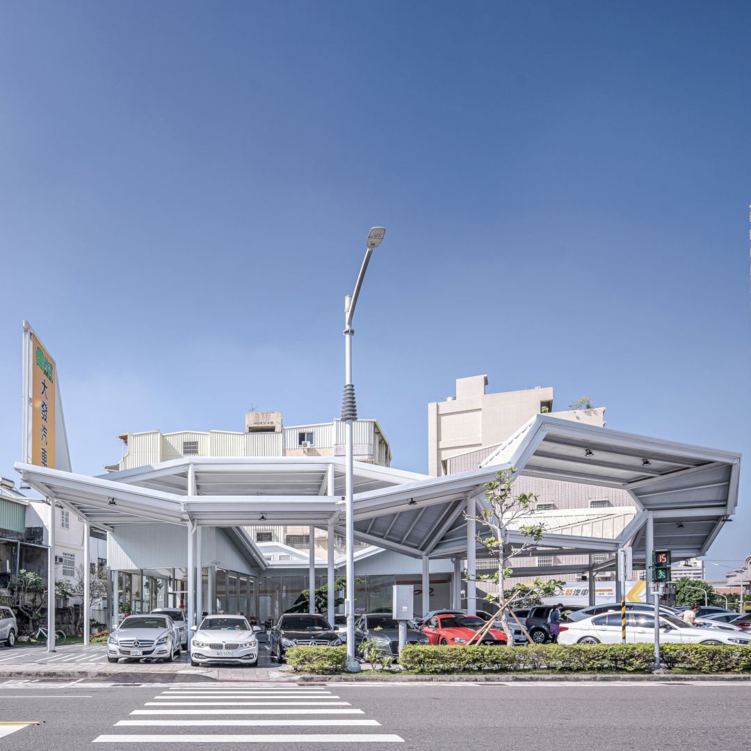 Pavilion 8 Used Car Store By Yao Chi Shih 5