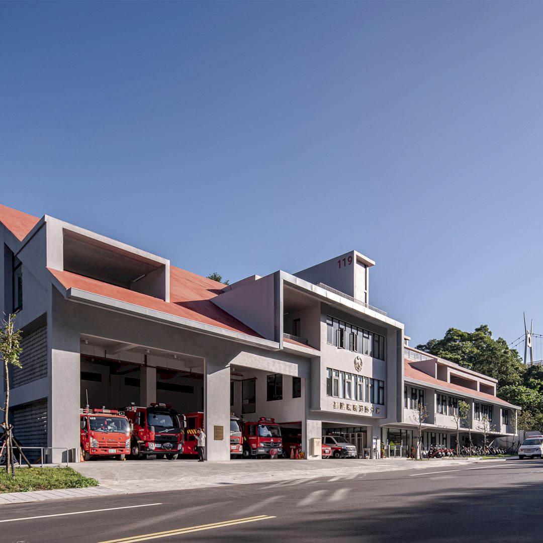 The Big Roof Fire Station By Chuan Chih Chang, Joe Lin And Yeling Chen 3