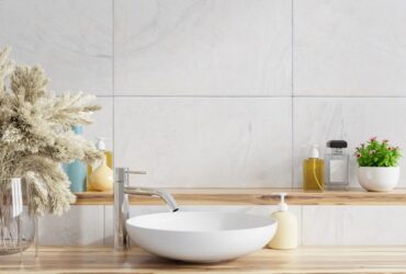 Bathroom With Wash Basin And Faucet On Tile Wall B 2023 11 27 05 21 30 Utc