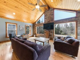 Beautiful Contemporary Rustic Cabin Interior Livin 2023 11 27 04 52 15 Utc