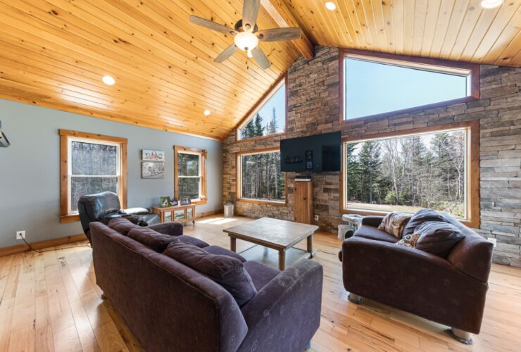 Beautiful Contemporary Rustic Cabin Interior Livin 2023 11 27 04 52 15 Utc