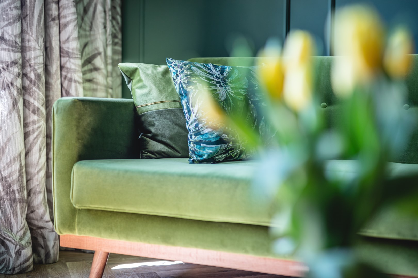 Green Sofa In Elegant Apartment Home Staging 2023 11 27 05 05 30 Utc