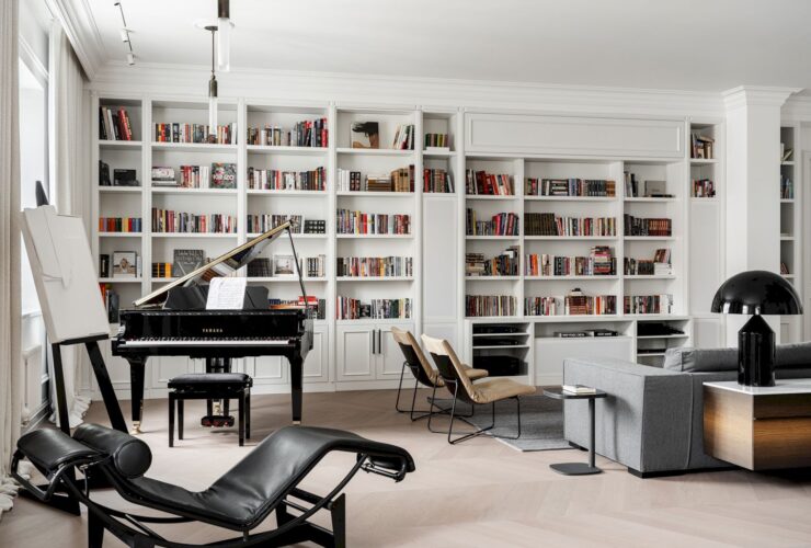 A Chic Moscow Apartment With Iconic Design Pieces 19